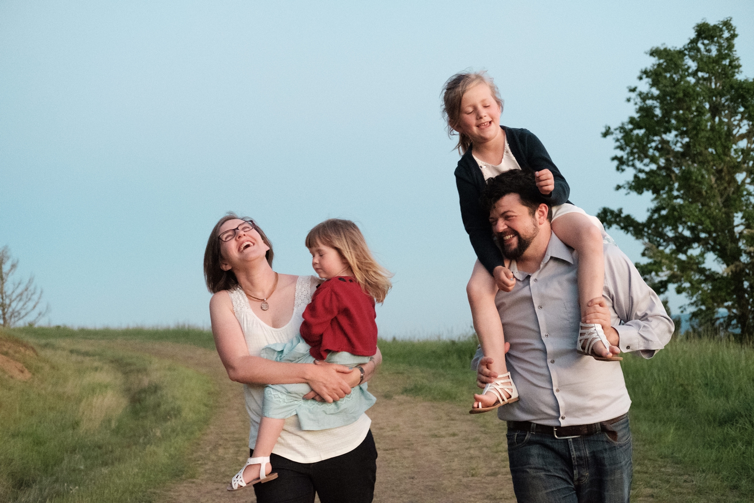 Lifestyle family portraits in Corvallis by Portland documentary photographer Alison Smith Thistledown Photography
