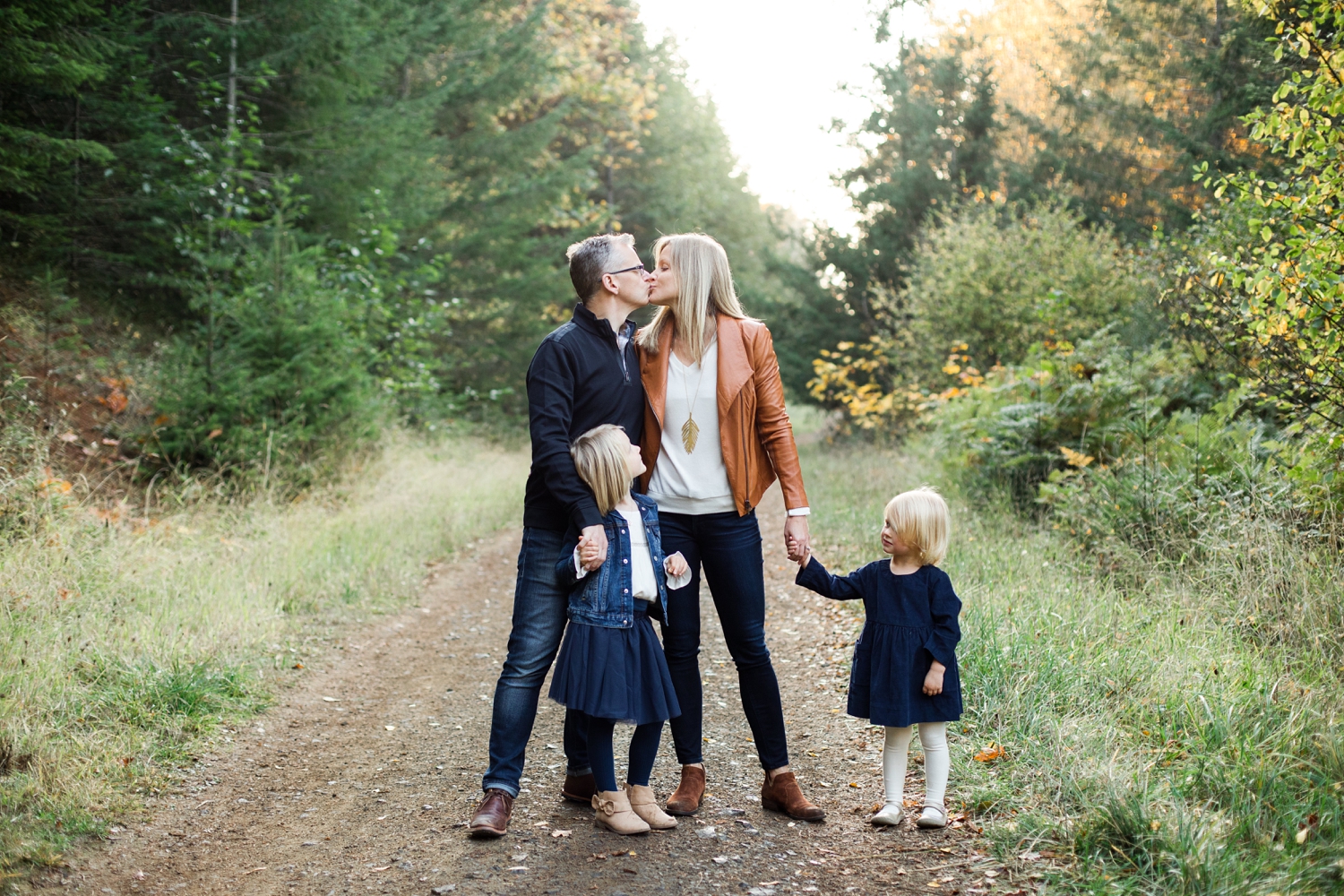 Natural family photography in Corvallis Oregon by photographer Alison Smith Thistledown Photography