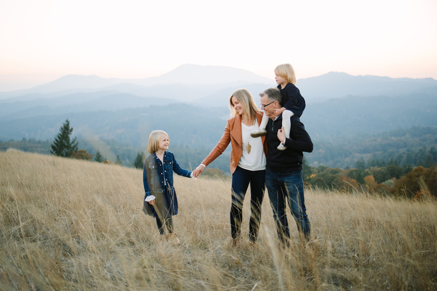 Corvallis family portrait session by photographer Ali Smith Thistledown Photography