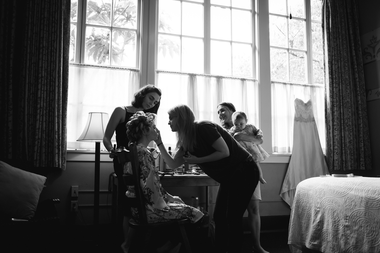 Wedding morning by Portland documentary wedding photographer Alison Smith Thistledown Photography