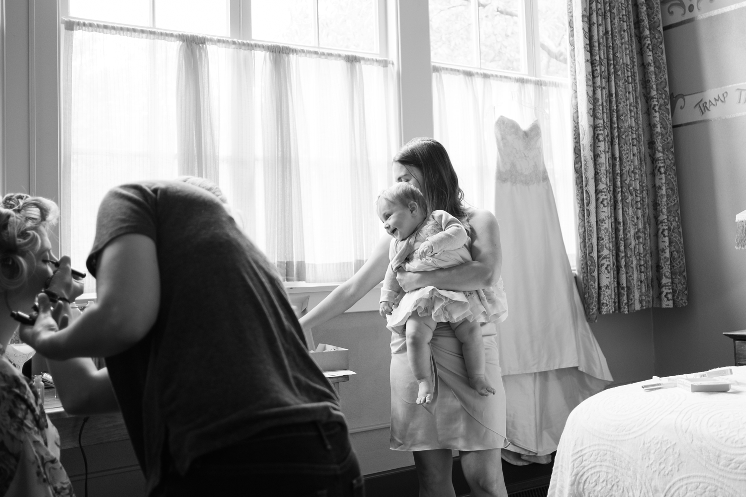 Getting ready by Portland documentary wedding photographer Alison Smith Thistledown Photography