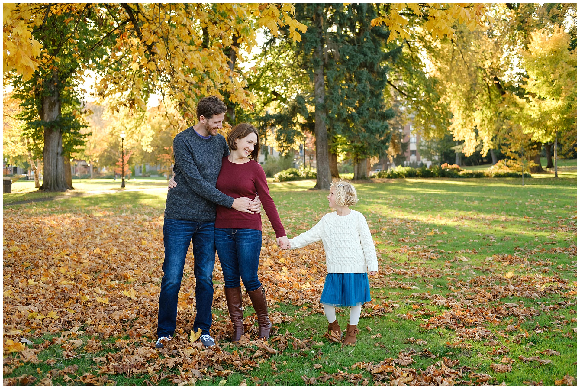 Fall family portraits in Corvallis Oregon by Portland photographer Alison Smith