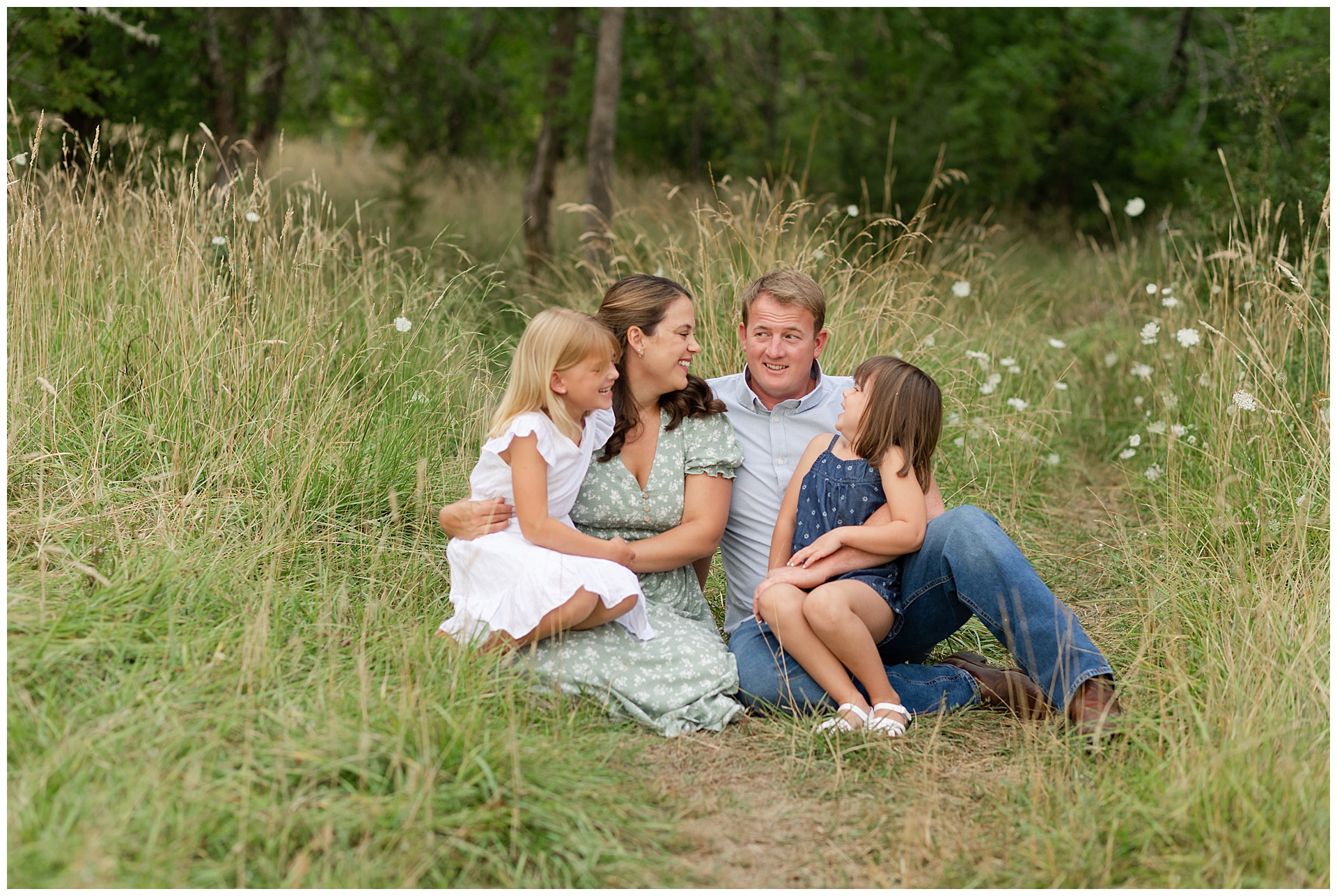 Relaxed outdoor family portraits by Thistledown Photography
